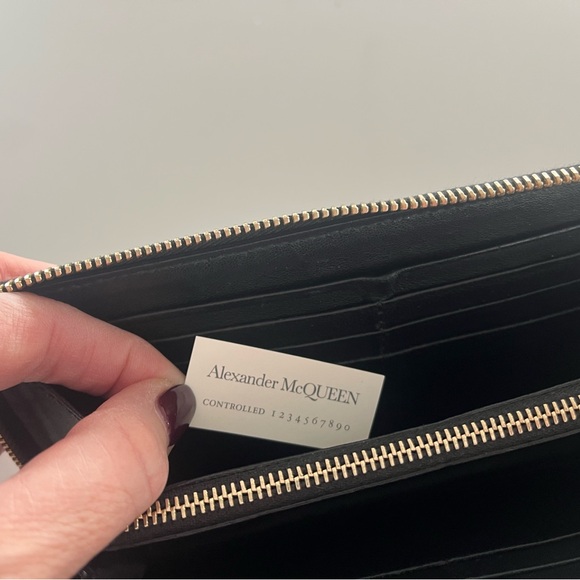 Alexander McQueen - Black Pebble
Leather Skull Zip-Around Oversized Wallet EUC - Picture 7 of 15